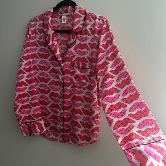 Satin Victoria's Secret Dream Angels lips print red pink sleep-shirt size small - Picture 5 of 5